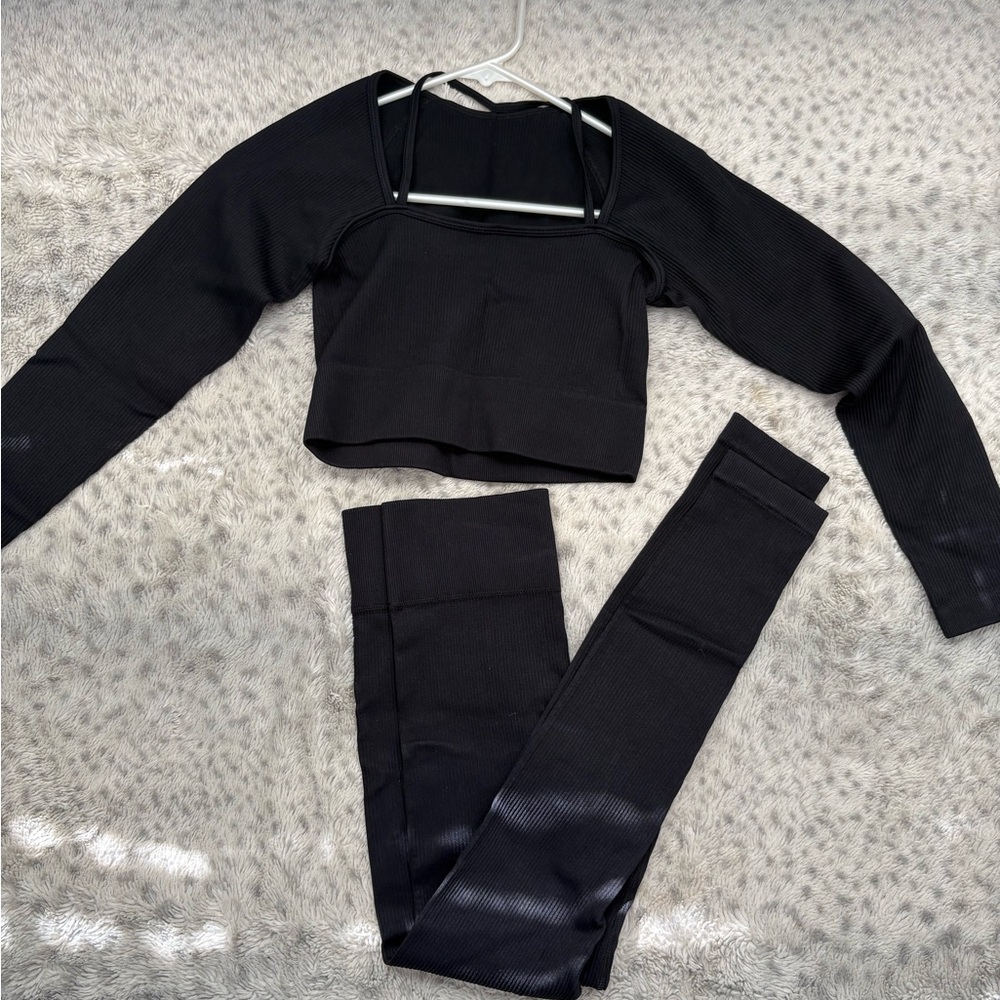 Black Ribbed Two-Piece Active Set - Long Sleeve Crop Top & High-Waist Leggings